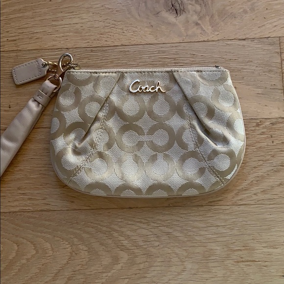 Coach Handbags - Coach Wristlet